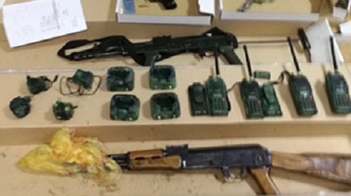 السلاح والخطط: