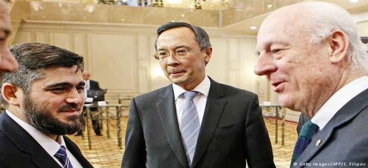 دى ميستورا مع وفد