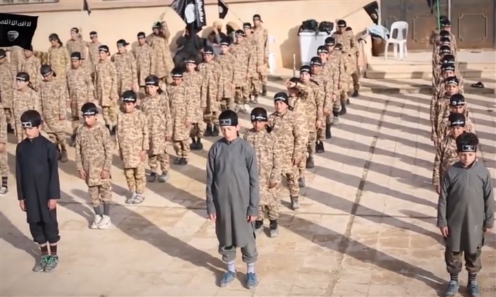 ألف طفل ايزيدي انتحاري: