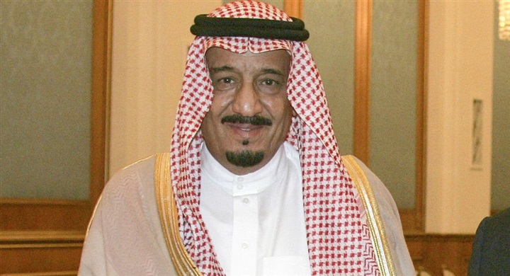 الملك السعودي يجري