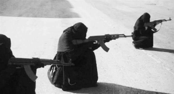 داعش يلجأ إلى النساء