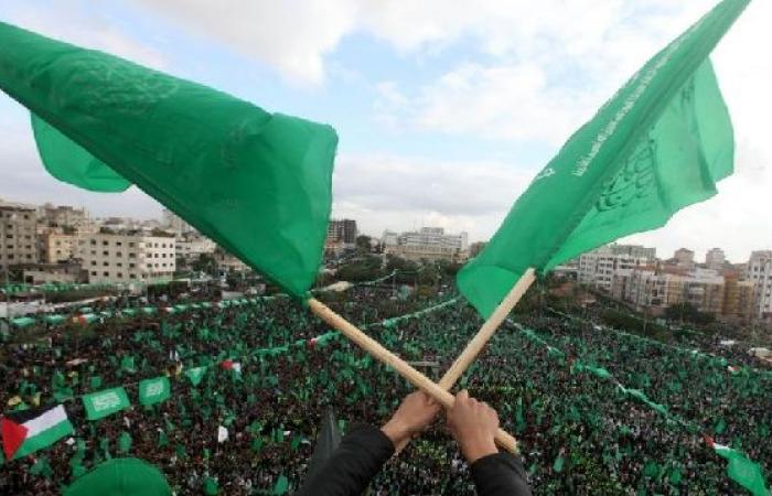 «حماس» تخفف موقفها