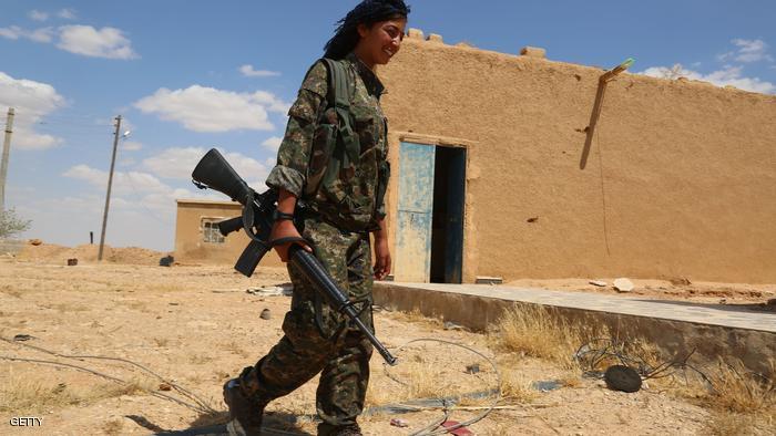 مقاتلة كردية تشارك