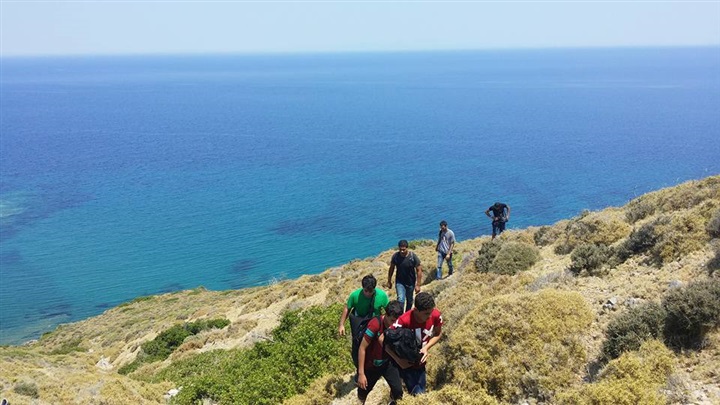 اللاجئون والمهاجرون