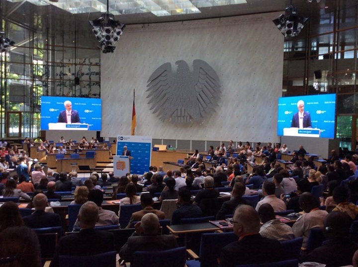 خبراء يتساءلون..