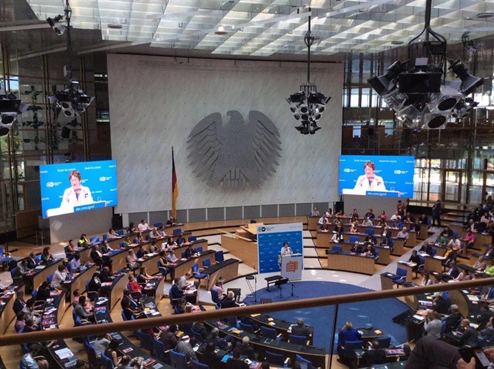 خبراء يتساءلون..