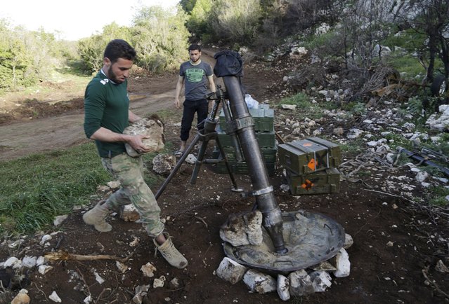 دعم المسلحين مستمر