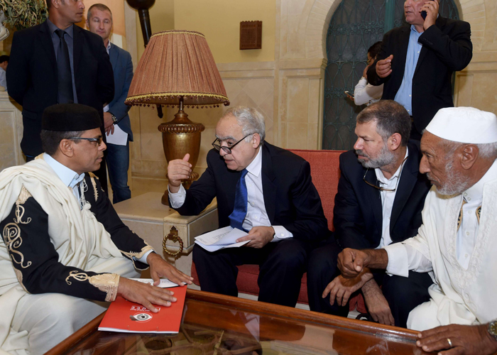 مساعي لحل الأزمة