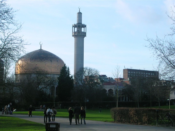 قصة مسجد في بريطانيا
