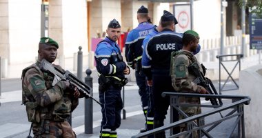 فرنسا تعتقل 3 أشخاص