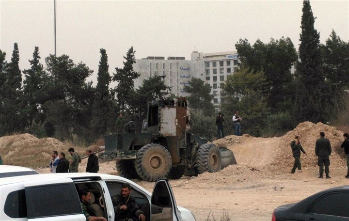 المسلحون وعائلاتهم