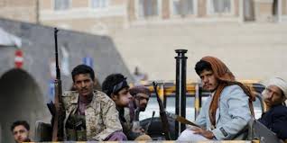 الحوثيون يطلقون سجناء