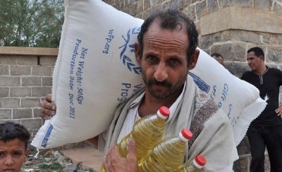 الحوثيون يحتجزون