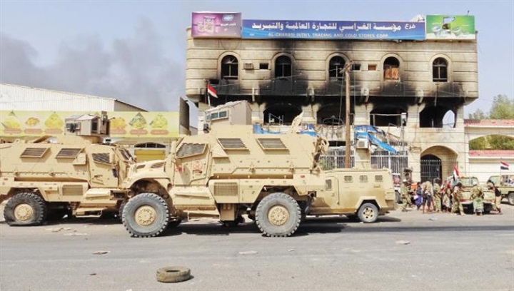 «الحوثيون» يقصفون