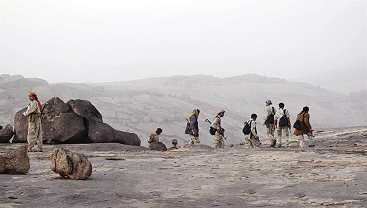 الحوثيون يفجرون جسراً
