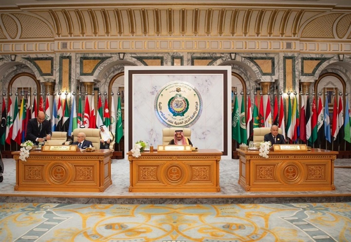 «القمة العربية» تدين