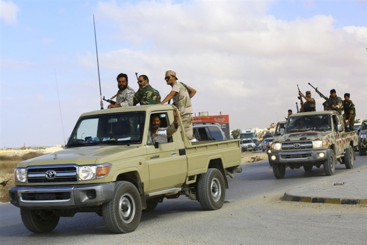 الجيش الليبي يسقط