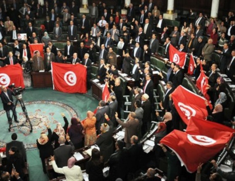 أحزاب تونسية تحذر
