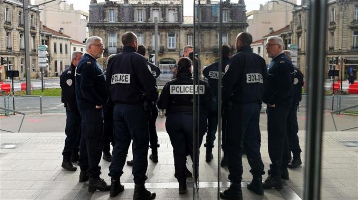 الشرطة الفرنسية تعتقل