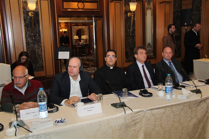 سياسيون وباحثون عرب