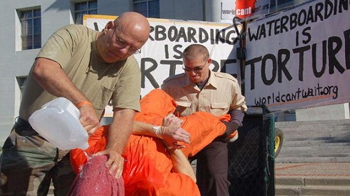 تعذيب المعتقلين حسبما