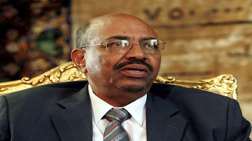 البشير يسخر من المحكمة