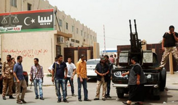 صوت السلاح هو الاعلي