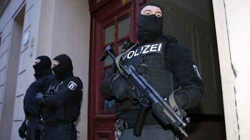 ملاحقة المتطرفين