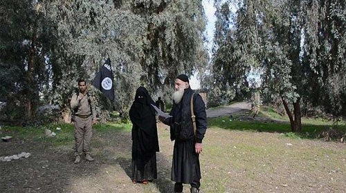 داعش يرجم عراقية