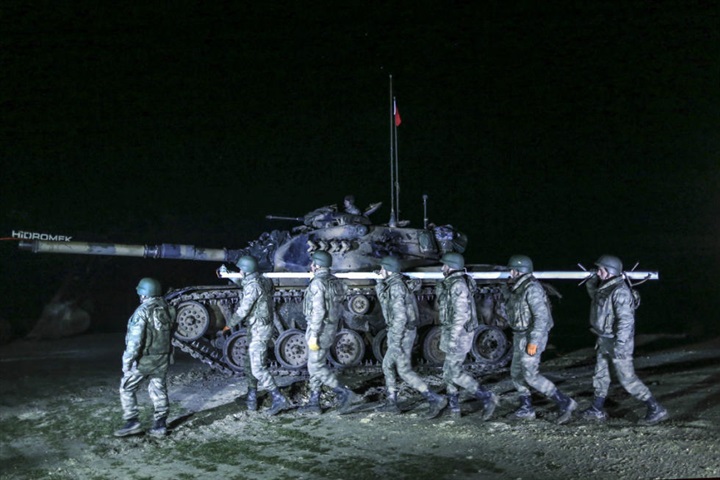 القوات التركية تدخل