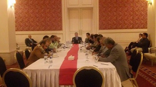 الحوار في خطر