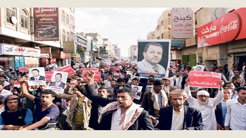 الحوثيون يطلقون النار