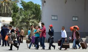 تواصل إجلاء الرعايا