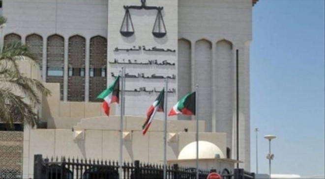الكويت تحقق مع 6