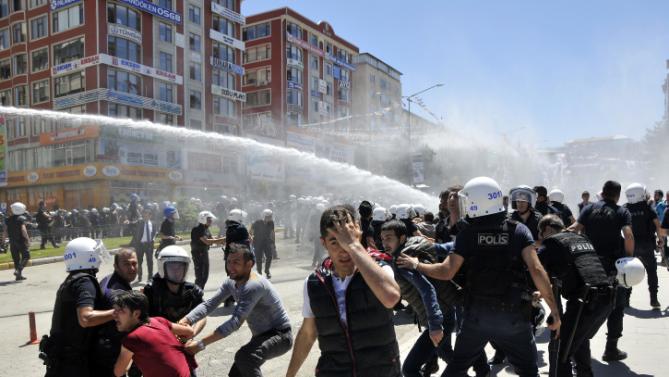 أردوغان يطالب بحكومة