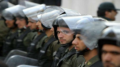 إيران تعتقل 5 من