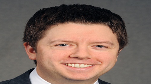 باحث أمريكي- يجب