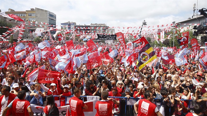 الاتراك يحاصرون اردوغان