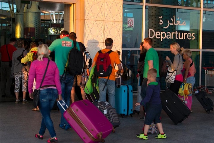 الأجانب يغادرون تونس