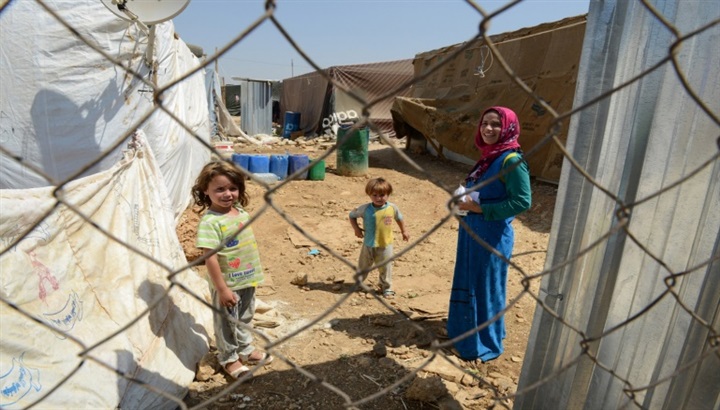 اللاجئون يطلبون العون