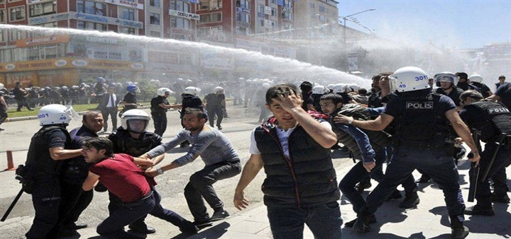 تركيا تفرض حظر التجوال