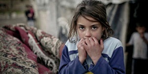 معاناة اللاجئين تتزايد..