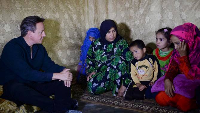 كاميرون ينصت لمطالب