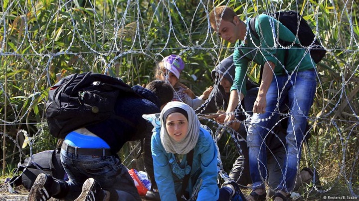 الاسوار لم تمنع اللاجئين