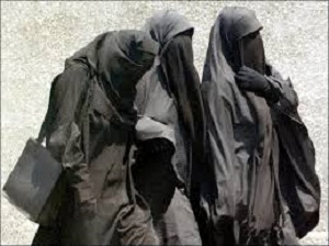 80 منتقبة تطعن على