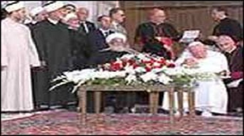 كاهن كاثوليكي يقدم