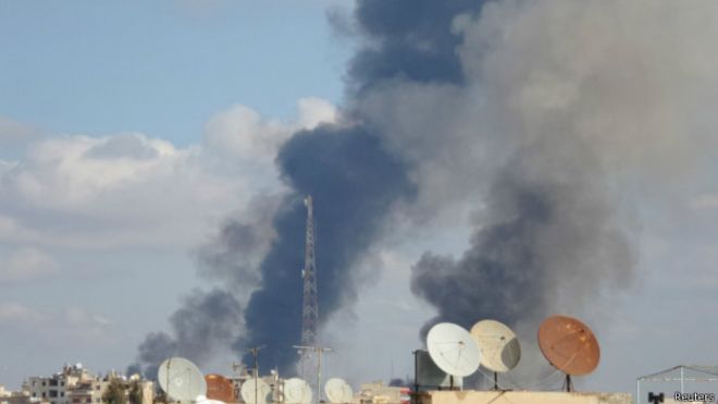 غارات جوية على معاقل