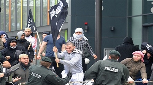 85 اسمًا ومؤسسة إرهابية