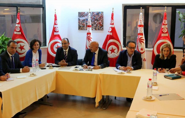 التوريث والفساد يطيحان