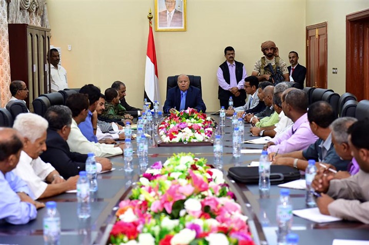 هادي يتابع الأوضاع: